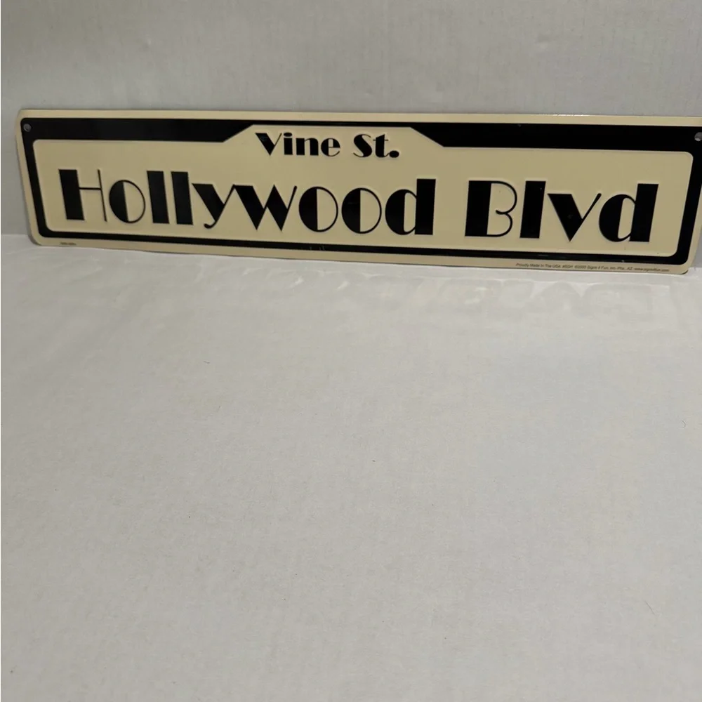 Hollywood Blvd,‎ Vine St, 24